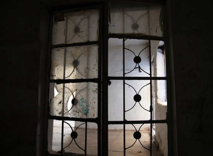 النوافذ والأبواب